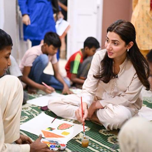 Mahira Khan Visits British Asian Trust’S Mental Health Project In Karachi (1)
